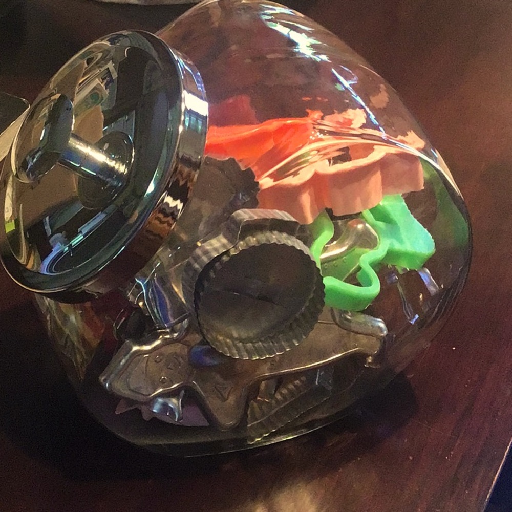 Glass cookie jar canister with lid. NEW